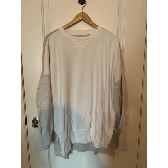 ABERCROMBIE AND FITCH SOFT SWEATER - Picture 2 of 3